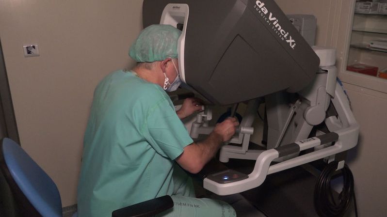 V Hradci Králové řeší nádory prostaty roboticky, rekonvalescence nemocných se značně zkrátila